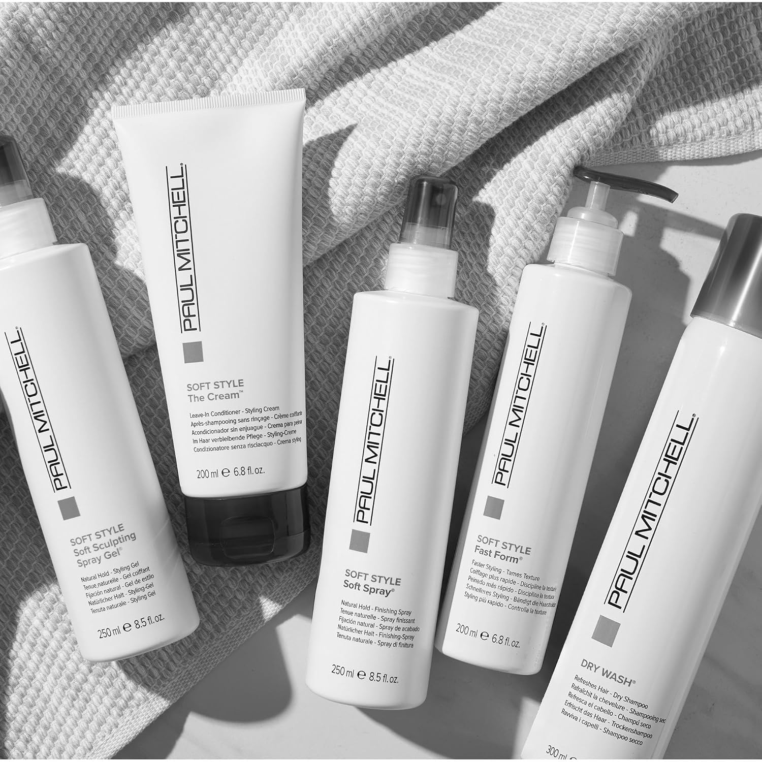 Paul Mitchell Dry Wash root-application close-up shows scalp dispersion for oil control.