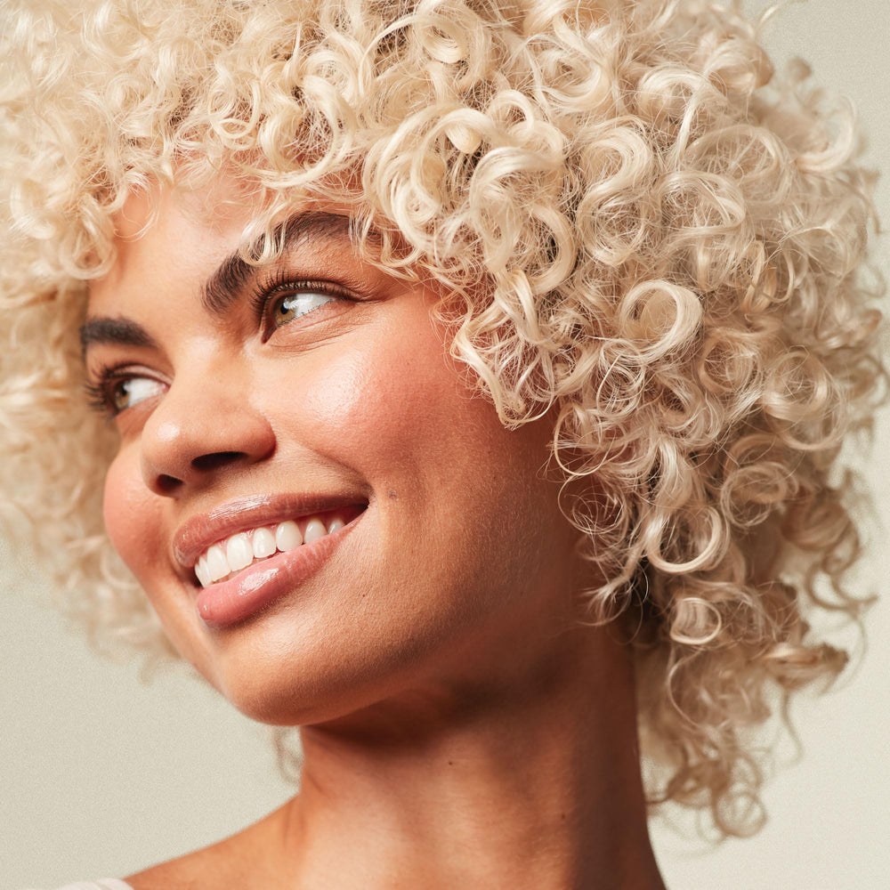 Creamy Forever Blonde conditioner texture enriched with KerActive protein.