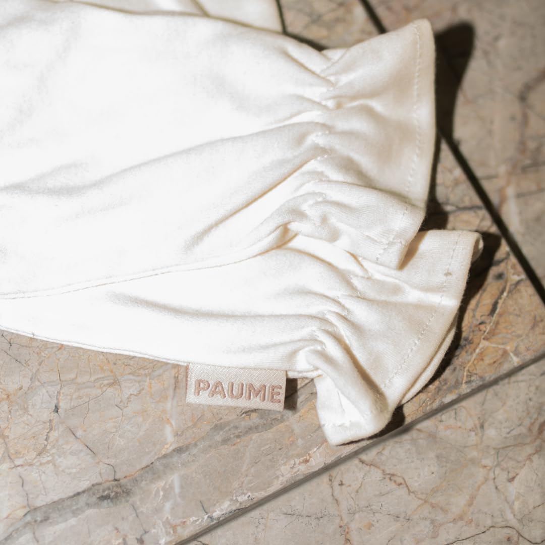 PAUME Reusable gloves are machine-washable for ongoing hydration routines.