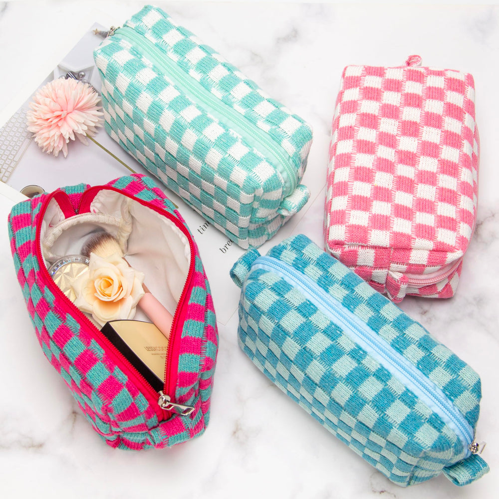 PAZIMIIK checkered makeup bag flat bottom design for stable storage.