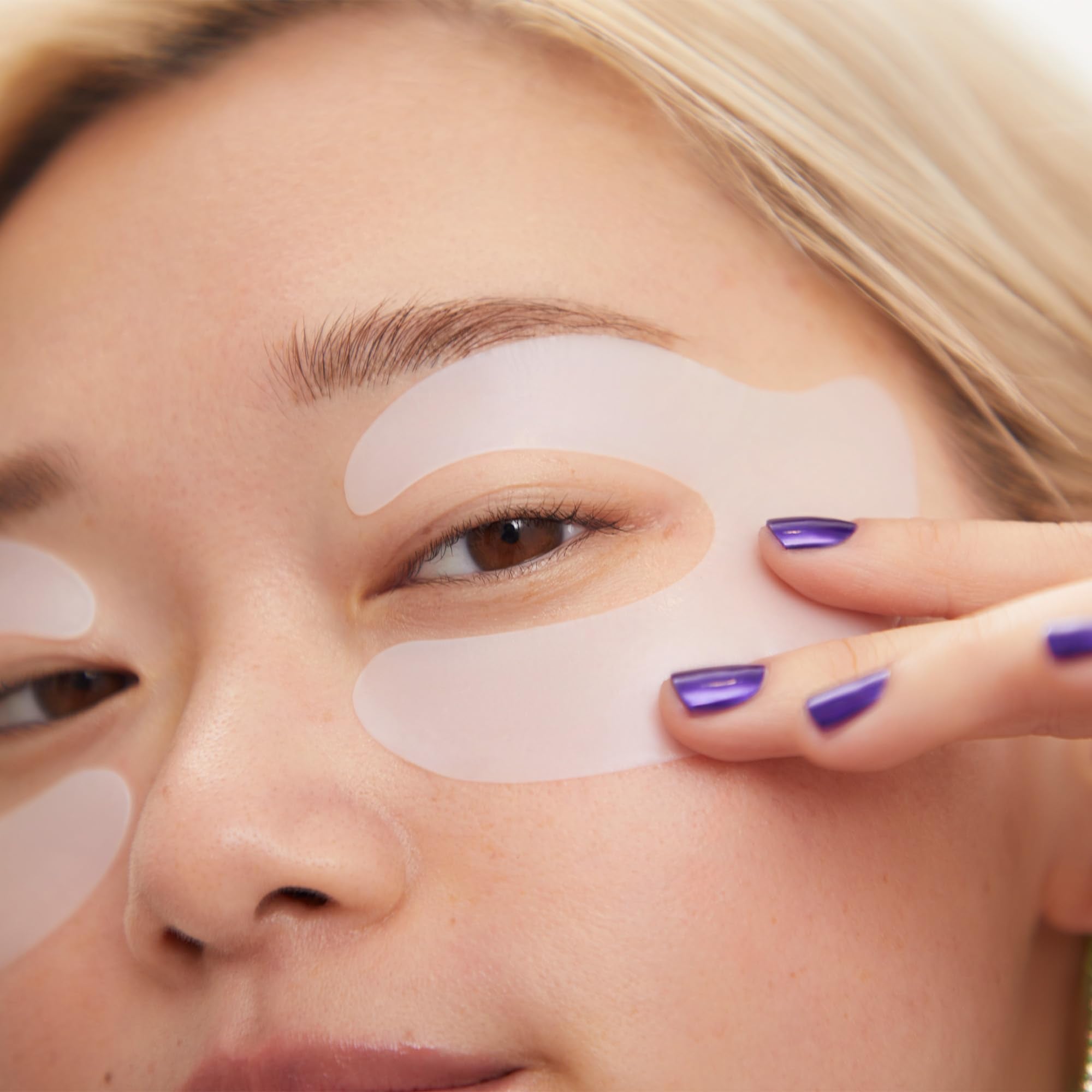 PEACE OUT Retinol Eye Lift Patches brightening effect on under-eye area