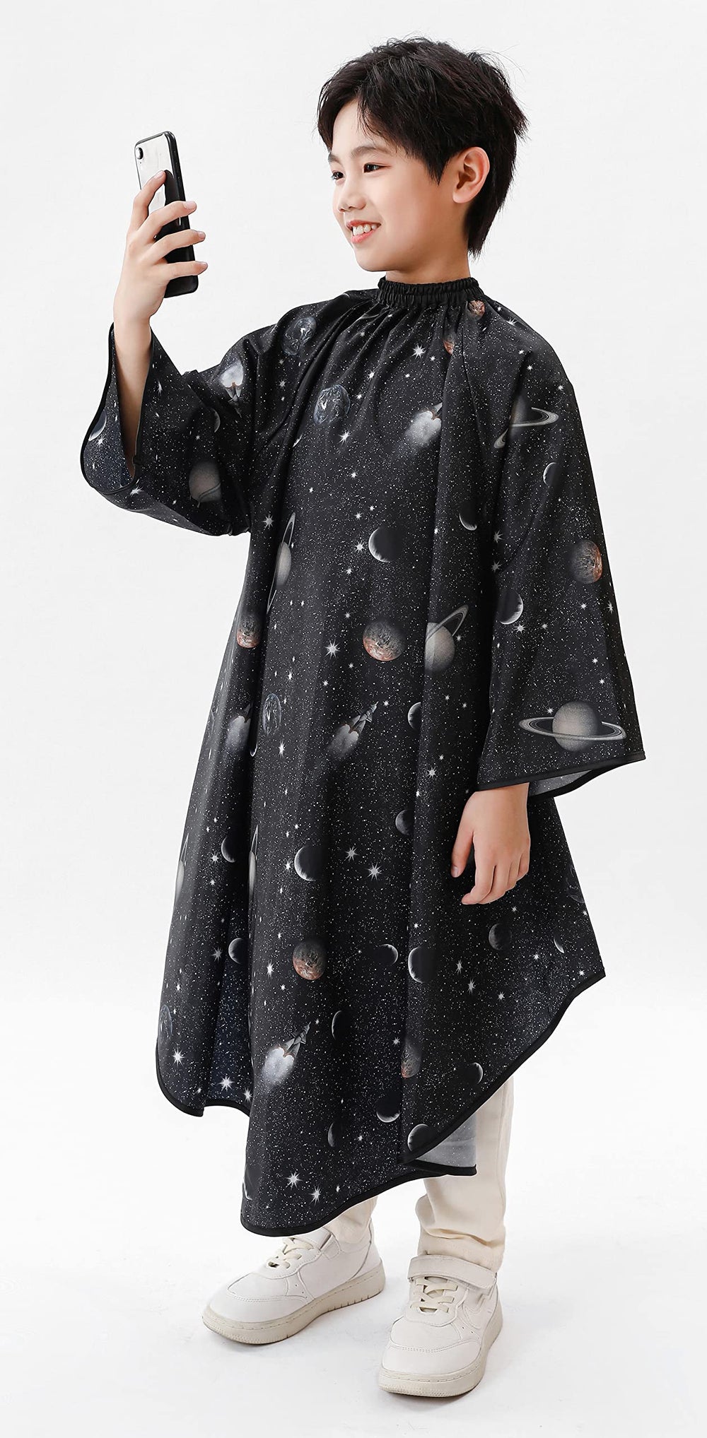 PERFEHAIR lightweight, durable cape keeps hair off clothes.