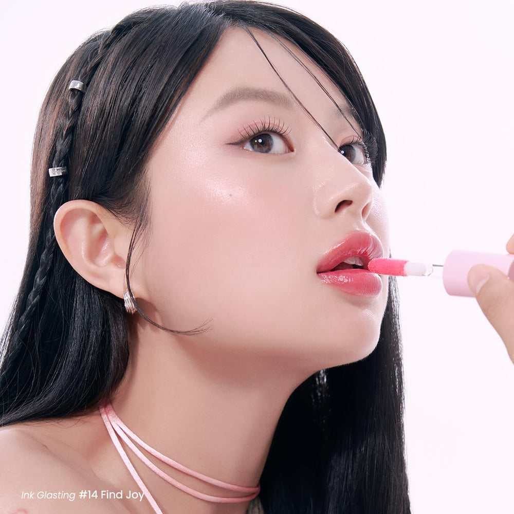 Peripera Ink Glasting Lip Gloss on lips shows fuller-looking, hydrated shine