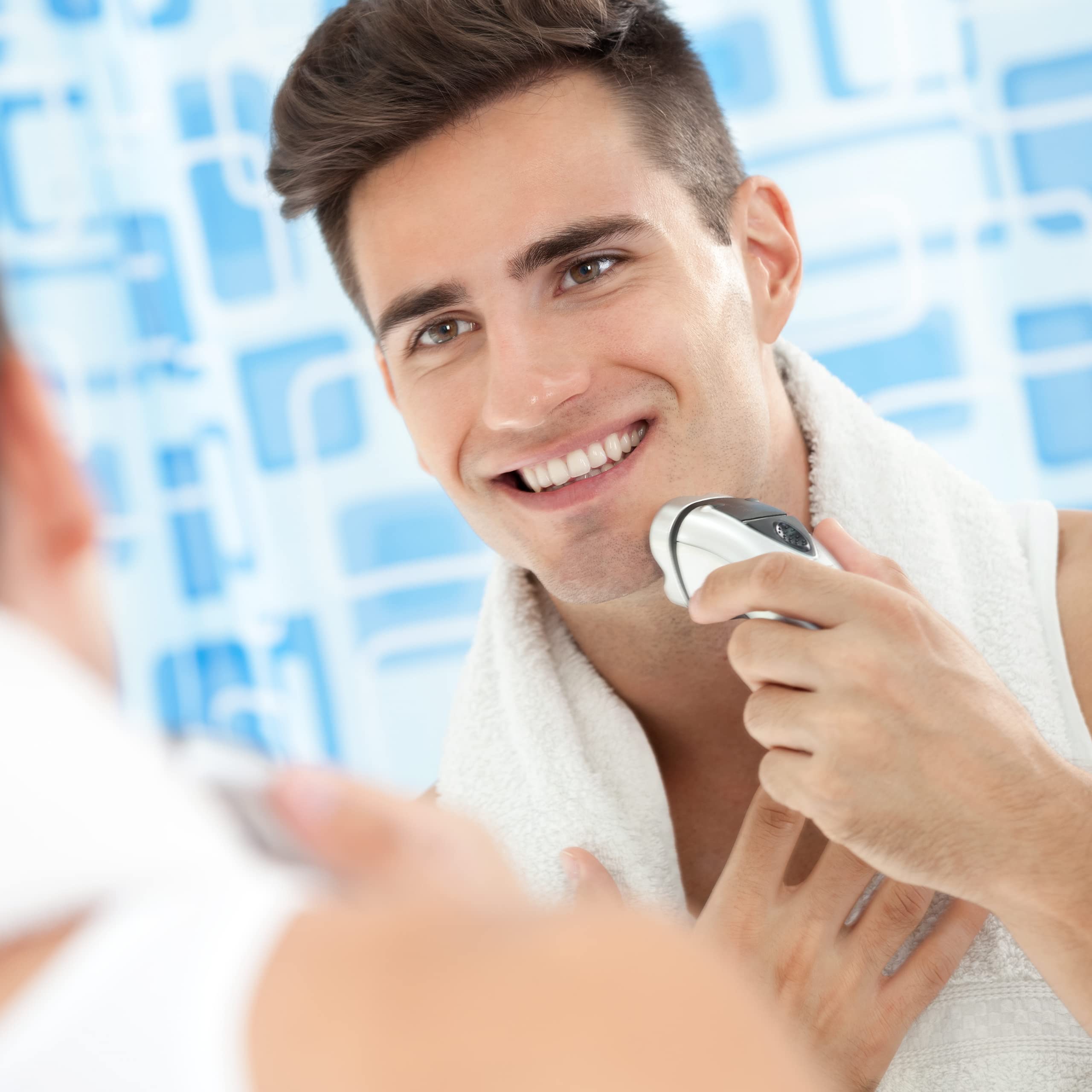 Pherolink Freelette Original skin-soothing moment during a shaving routine.