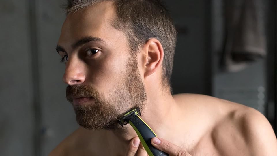 Philips OneBlade body-guard 3mm adds protection during body trimming.