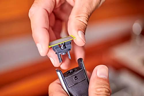Philips OneBlade replacement blade QP220/50 closeup of sharp micro-cutter