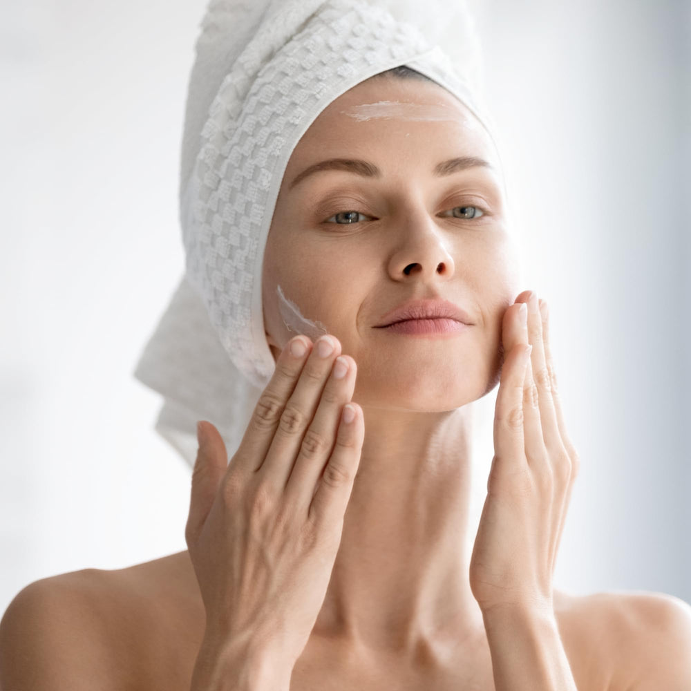 Photozyme DNA Youth Recovery Serum swirl reveals silky, fast-absorbing texture