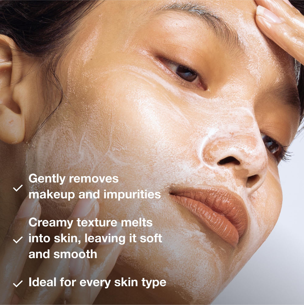 Phytomer Perfect Visage Gentle Cleansing Milk pump enables easy makeup removal on the go.