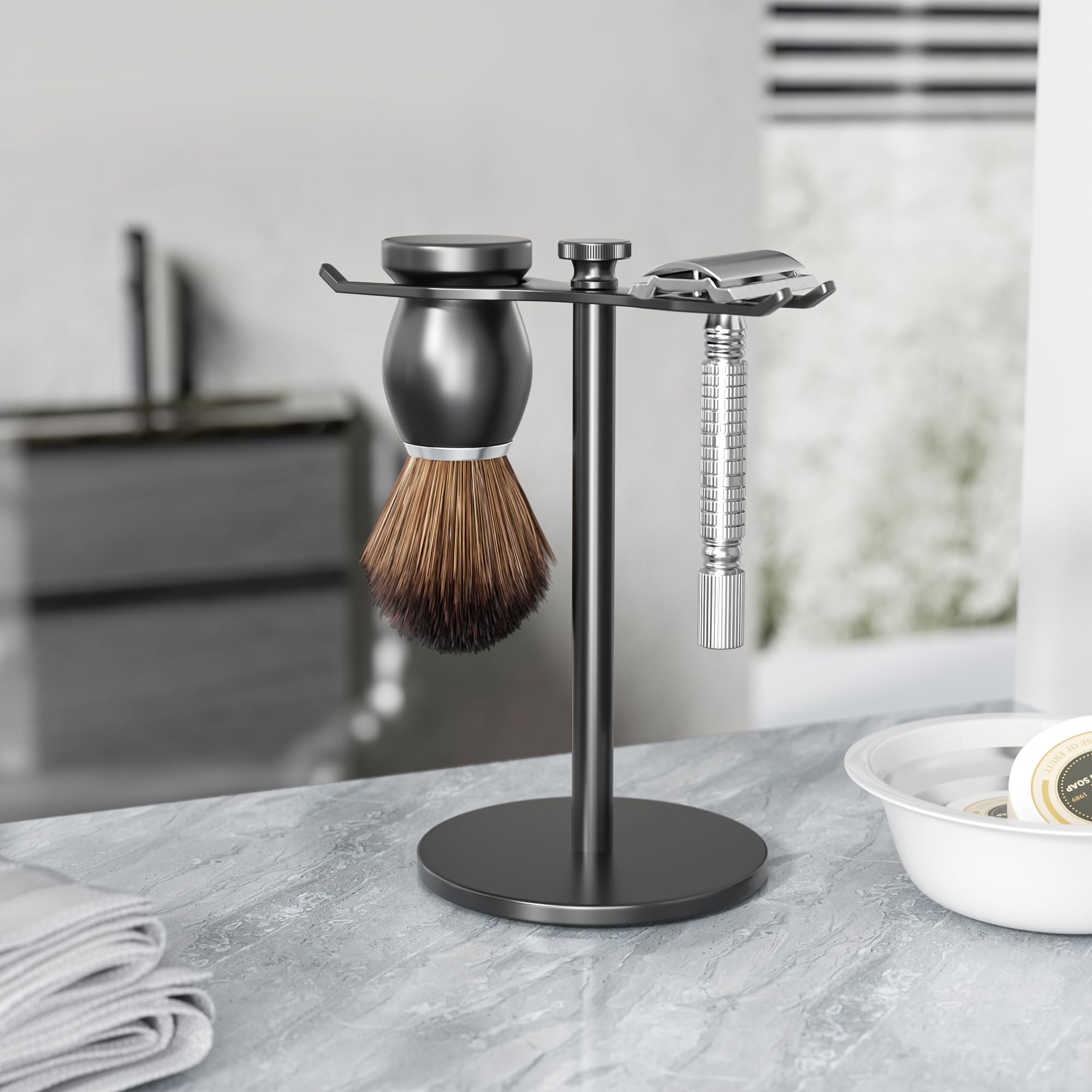 Pickpiff matte-black finish conveys premium, durable grooming accessory
