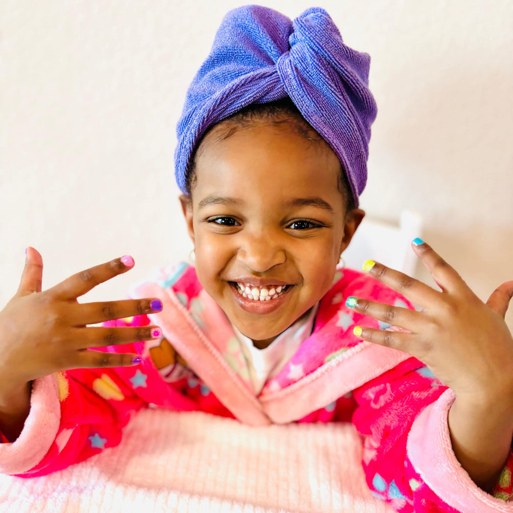 Piggy Paint Cutie Fruity basecoat demonstrates chip resistance for longer wear.