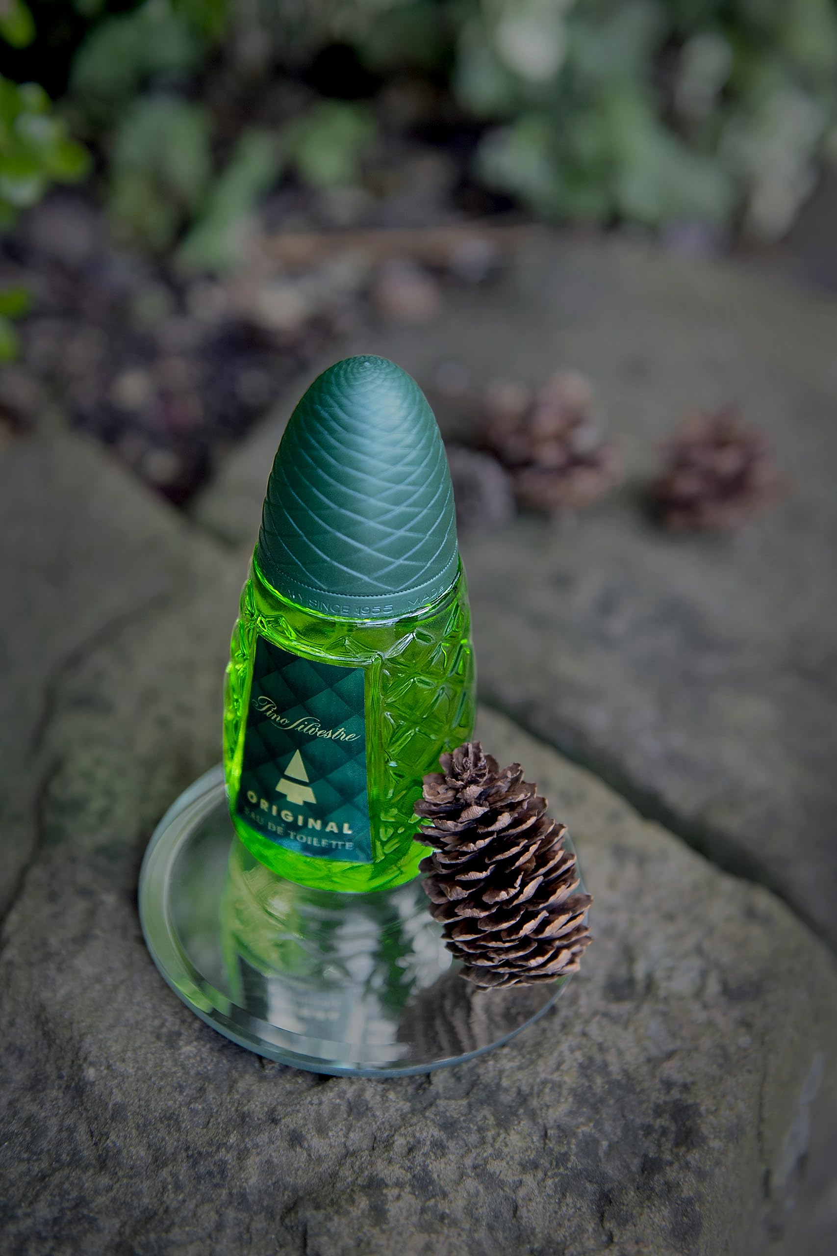 Pino Silvestre Original mist-on-skin demonstrates lasting aroma during day-to-night use.