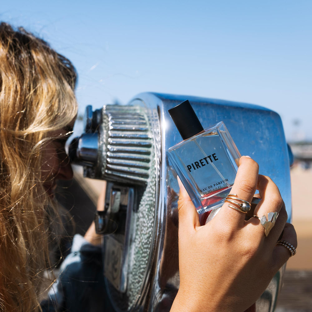 Pirette long-lasting beach perfume applied at pulse points for day-long presence