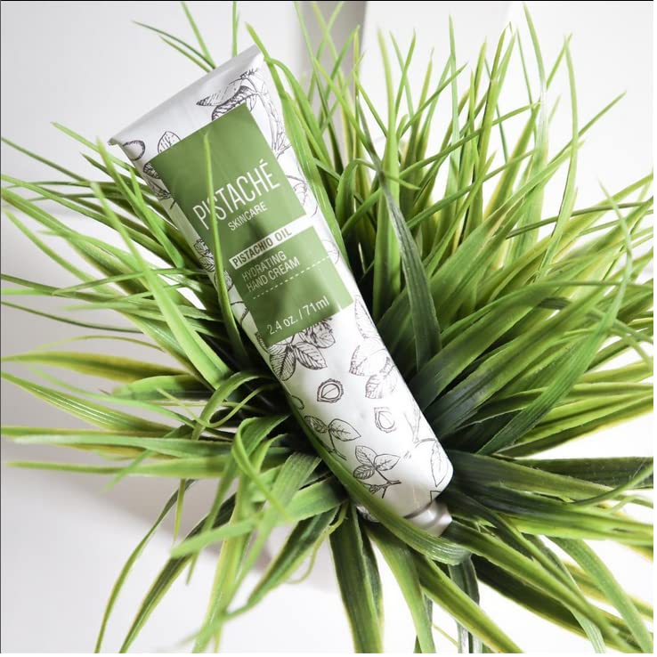 Pistaché Skincare hands applying cream for daily moisture