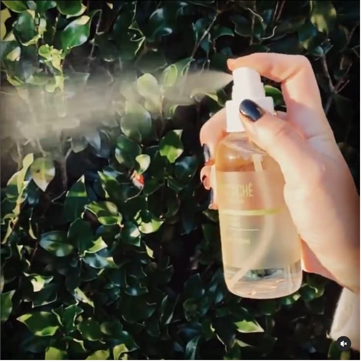 Pistache Skincare Pistachio Oil Extract droplet showing nourishing ingredient for skin hydration.