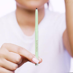 Pixi Eye Define Waterline inner rim application demonstrates easy, short-stroke definition.