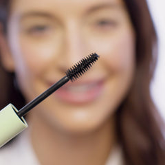 Pixi Large Lash Mascara clump-free close-up with even pigment