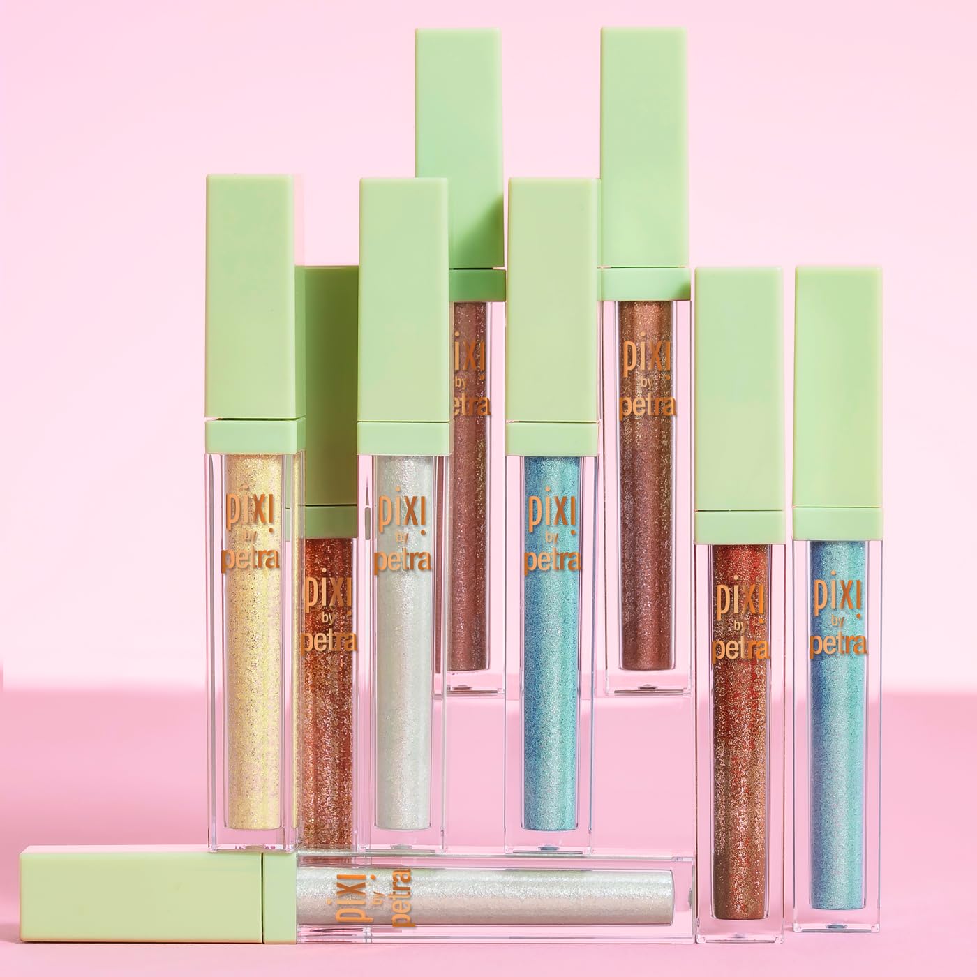 Pixi Liquid Fairy Lights Crystalline apply enables smooth eyelid radiance.