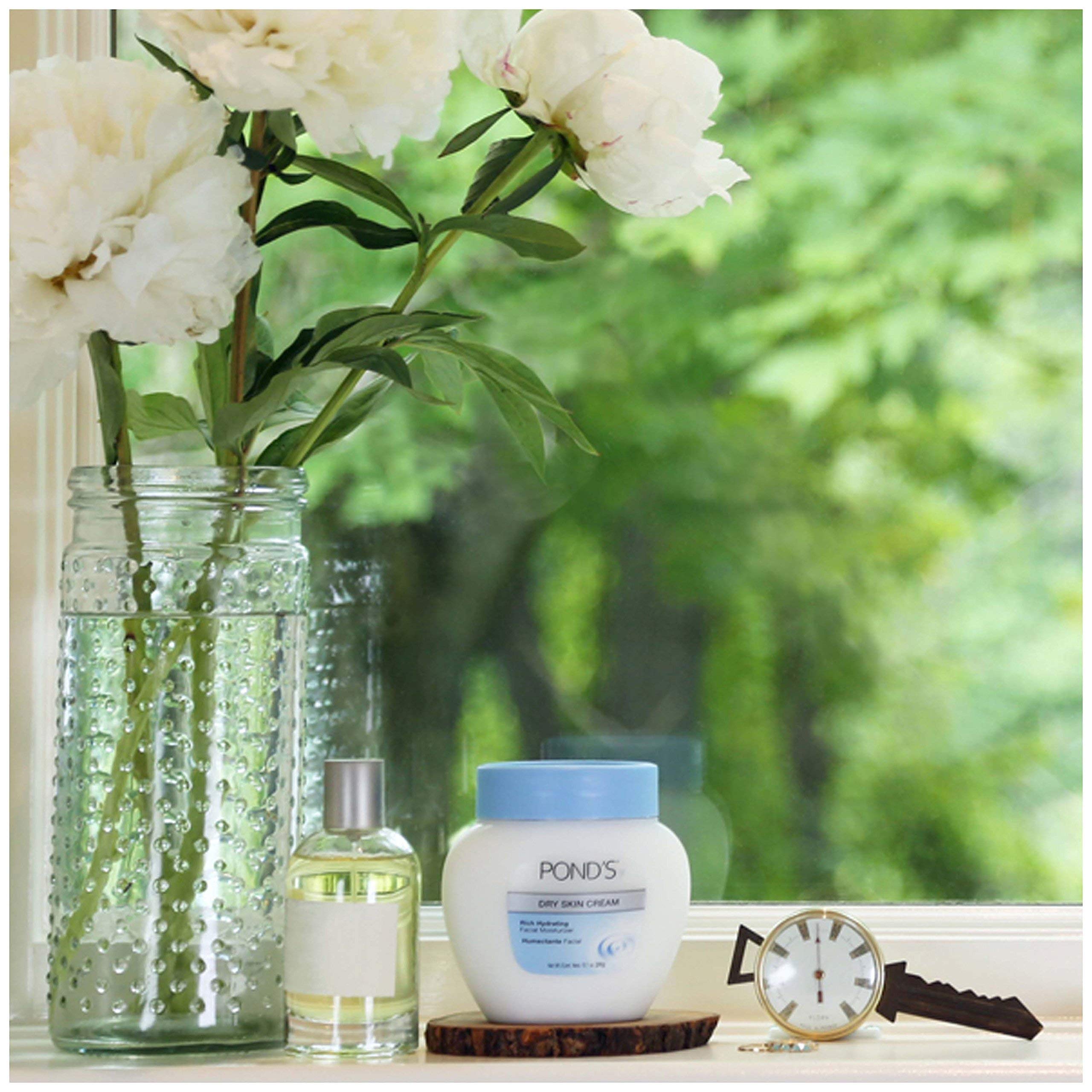 Pond's Dry Skin Cream texture close-up demonstrates creamy, absorbent formula.
