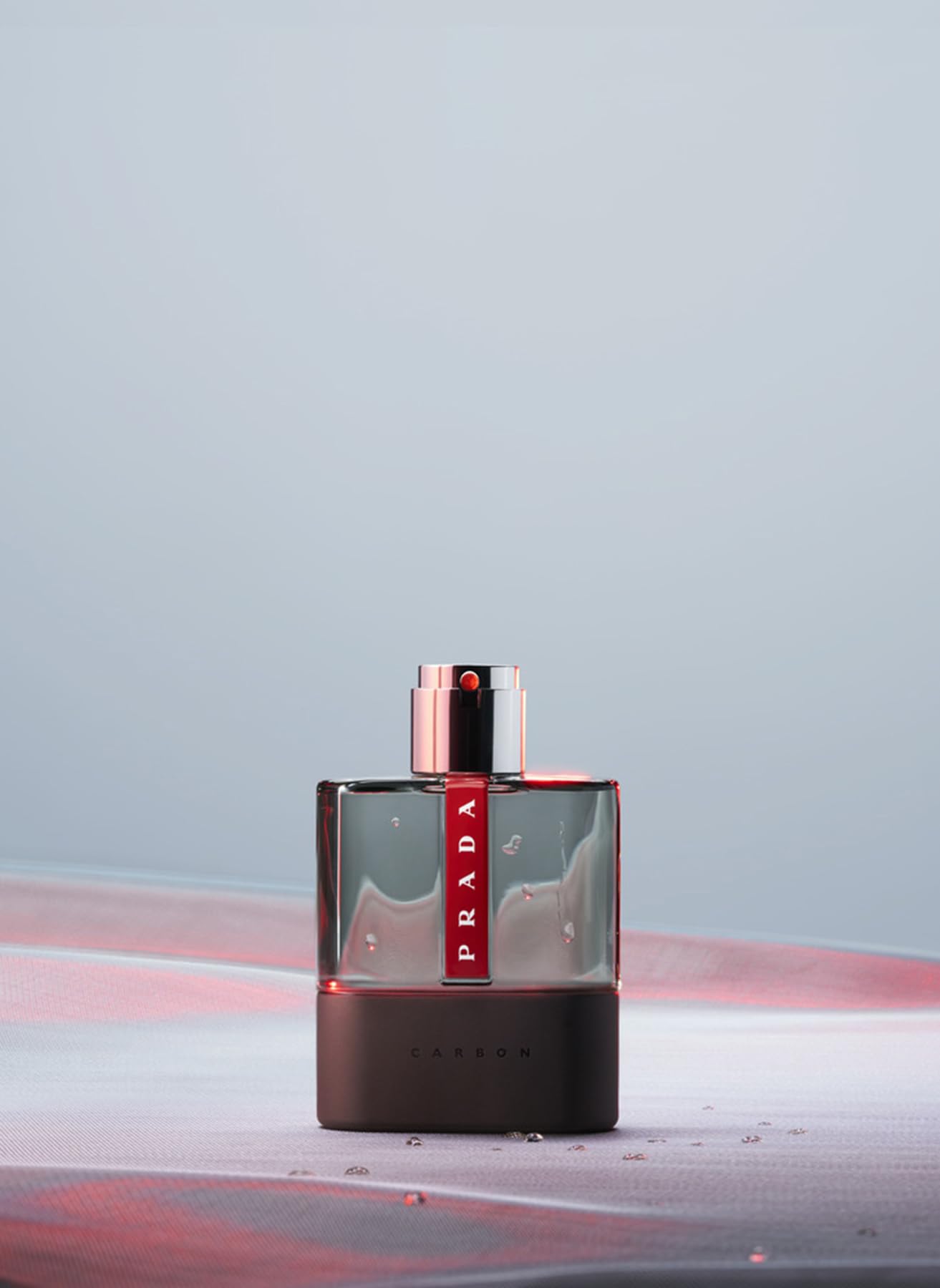 Prada Luna Rossa Carbon spray action releases a refreshing mist.