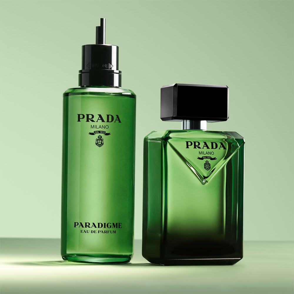 Prada Paradigme close-up notes reveal floral, woody, and musky balance