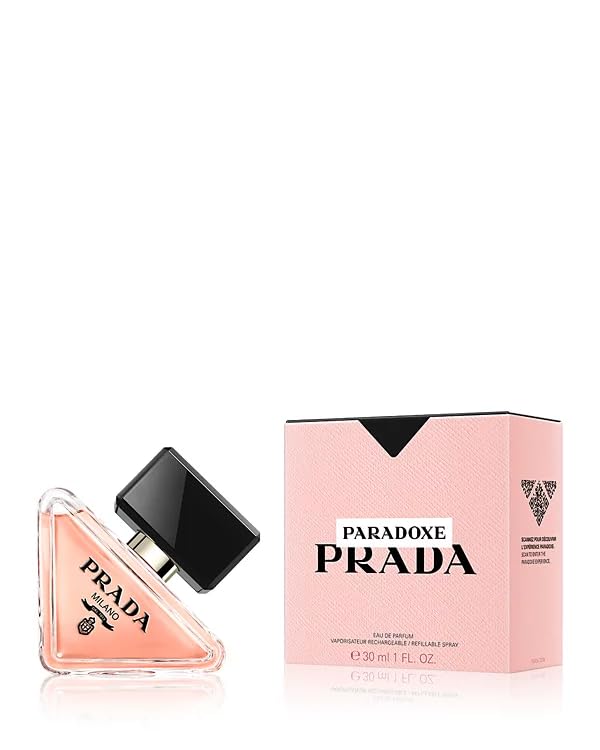 Prada Paradoxe amber-base note closeup showing warm depth.