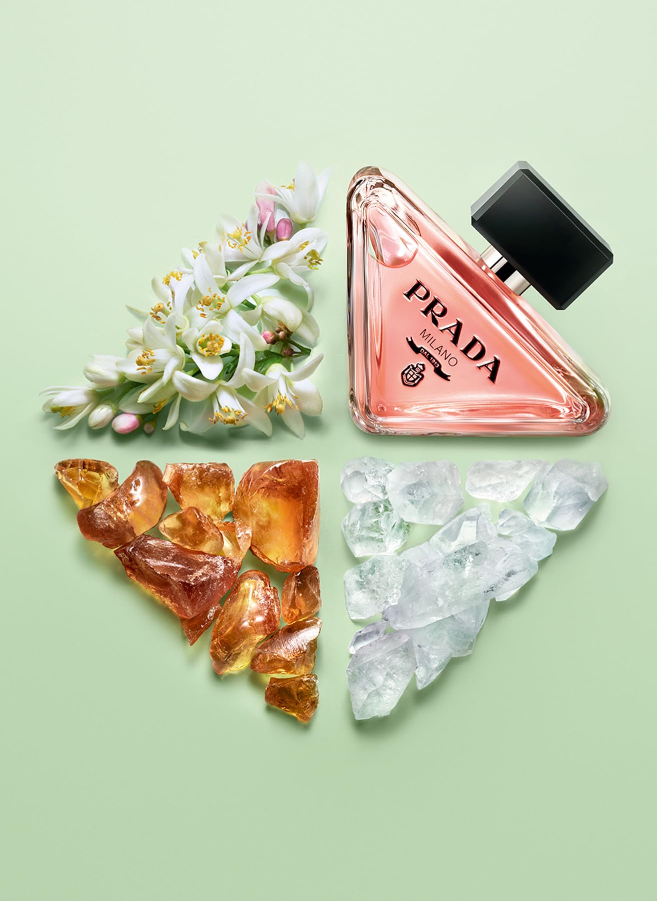 Prada Paradoxe amber-vanilla base, warm aroma for late hours.