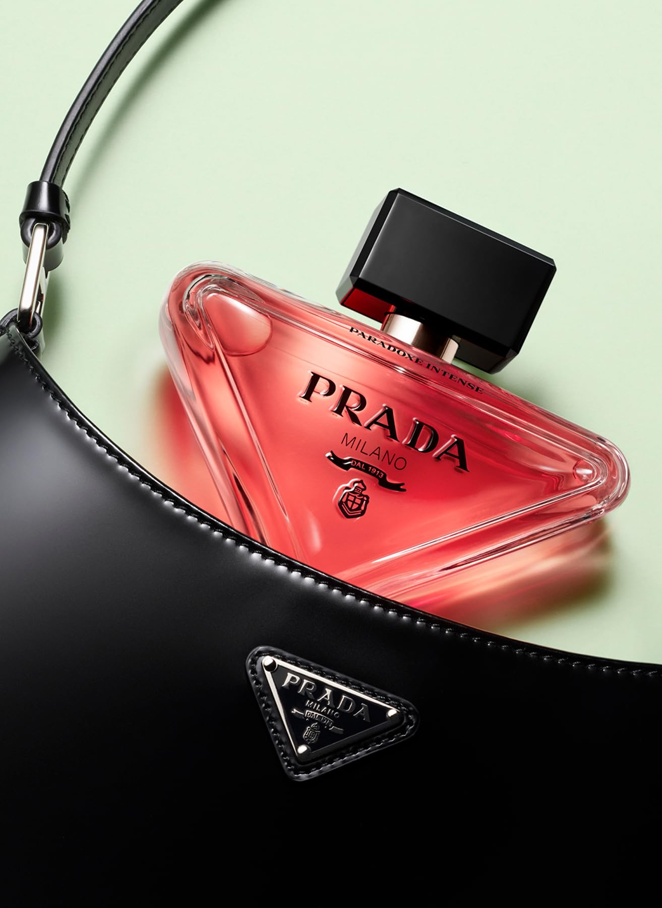 Prada Paradoxe Intense neroli-vanilla closeup evokes warm, inviting scent notes