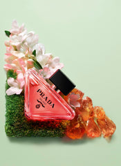 Prada Paradoxe Intense spray-dispense demonstrates precise application and instant scent release