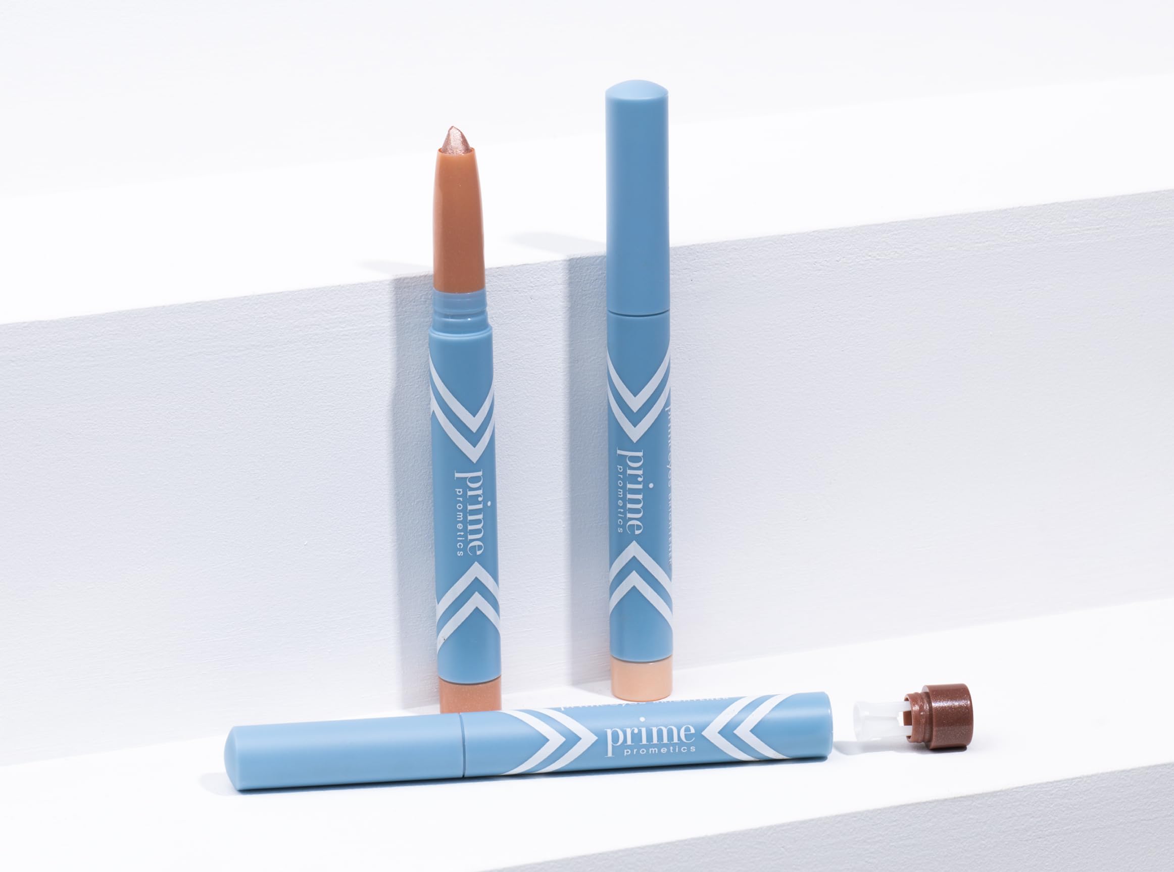 PrimePrometics PrimeEyes daily-routine-friendly scene highlights easy, quick morning makeup moments.
