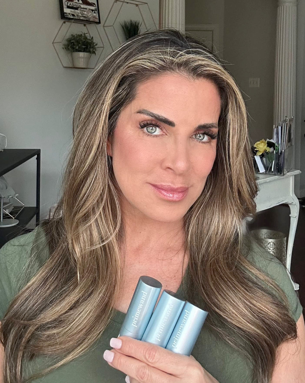 Designed for mature skin, PrimeWand Nourish supports comfortable hydration.