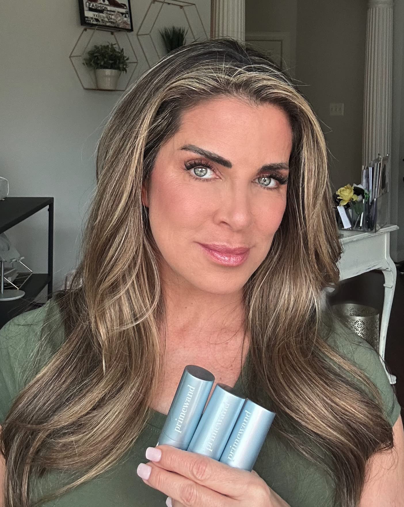 Prime Prometics PrimeWand Pearl packaging shown for travel-friendly touch-ups.