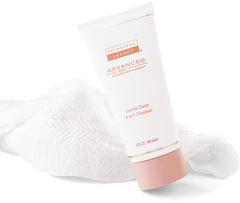 Principal Secret Gentle Deep 4-in-1 Cleanser foaming-lather close-up promotes gentle cleansing and refreshing feel.