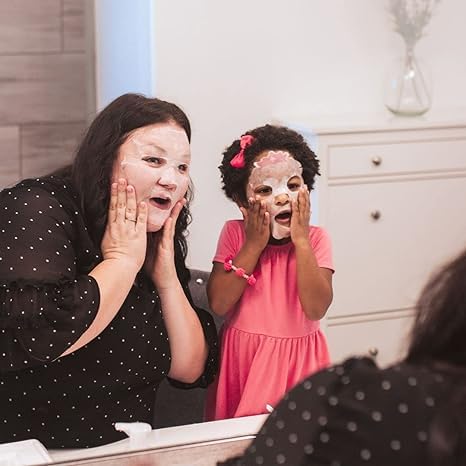 Puttisu easy-fit kid size emphasizes effortless application on small faces.
