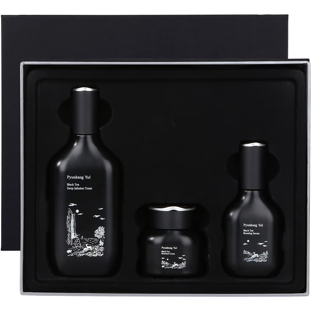 Pyunkang Yul Infusion Toner bottle pour hydrates and preps skin.