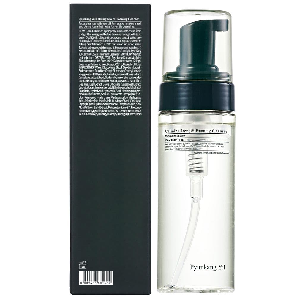 Centella Asiatica leaf close-up signals soothing botanical influence on skin.