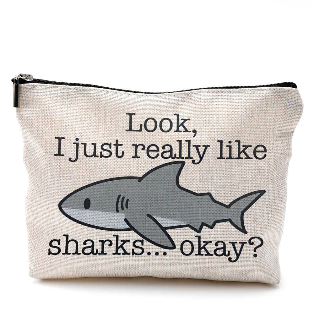 QGFM Shark Makeup Bag close-up highlighting durable zipper for daily use and travel