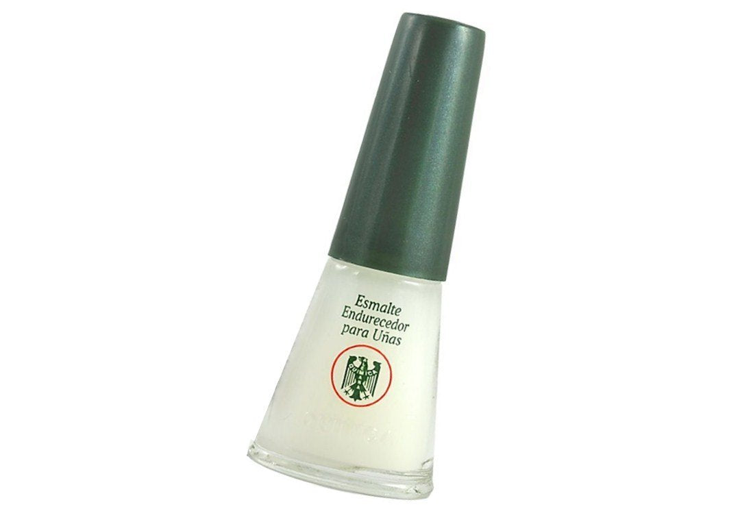 Química Alemana Nail Hardener brush applies a thin layer for fortified nails.