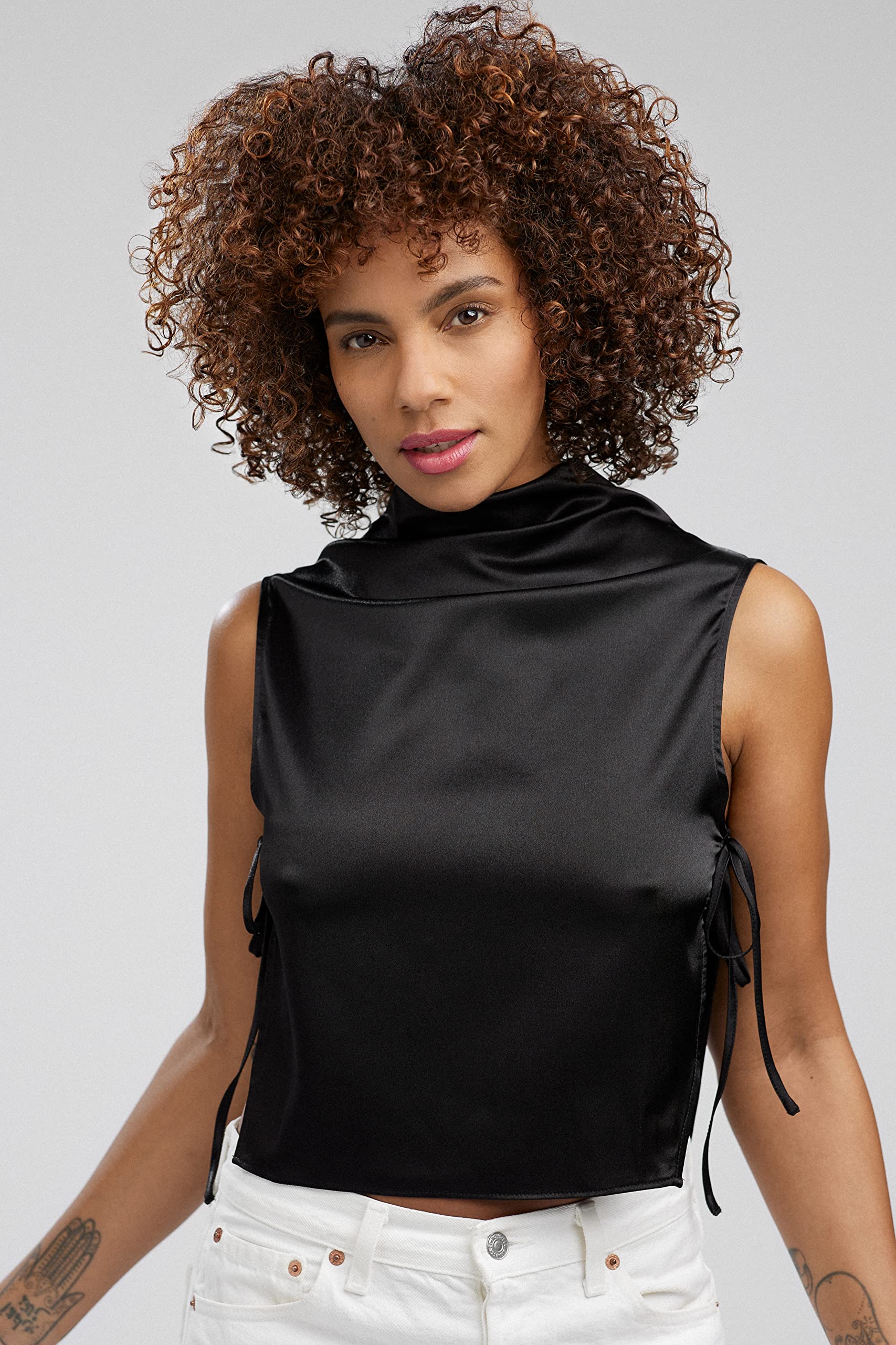 R+Co Ring Tone humidity-shield close-up on bottle cap highlights frizz defense.