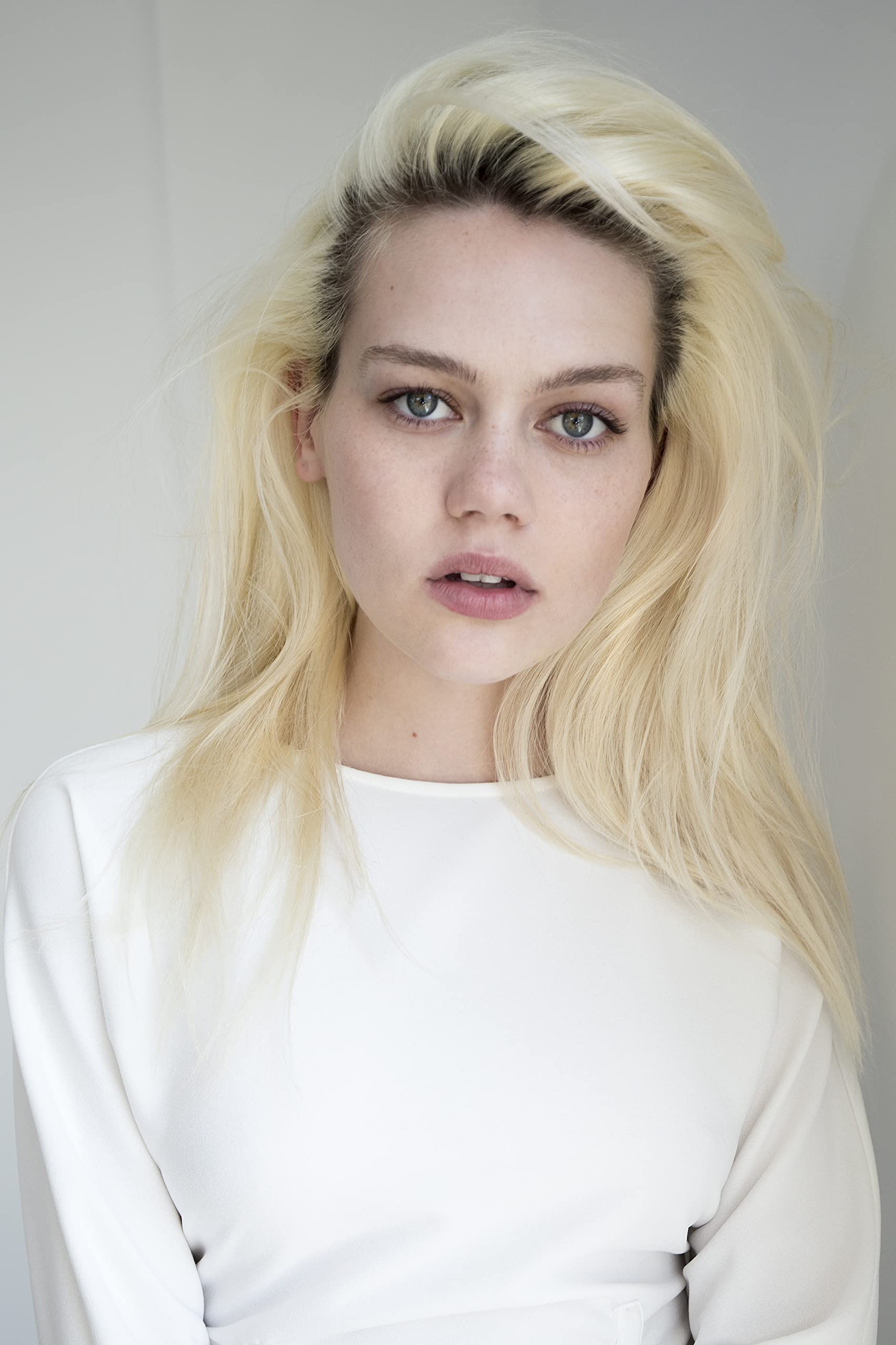 Botanical derivatives highlighted in R+Co Spiritualized Dry Shampoo Mist formula.