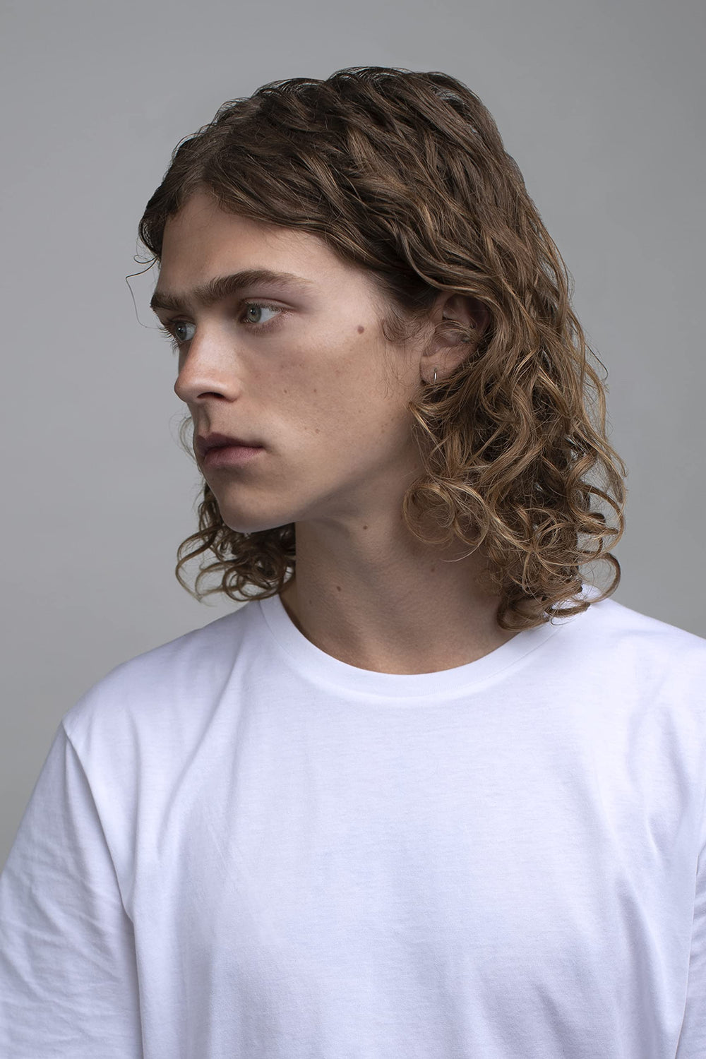 R+Co Velvet Curtain Balm application shows smoothing and texture on hair.