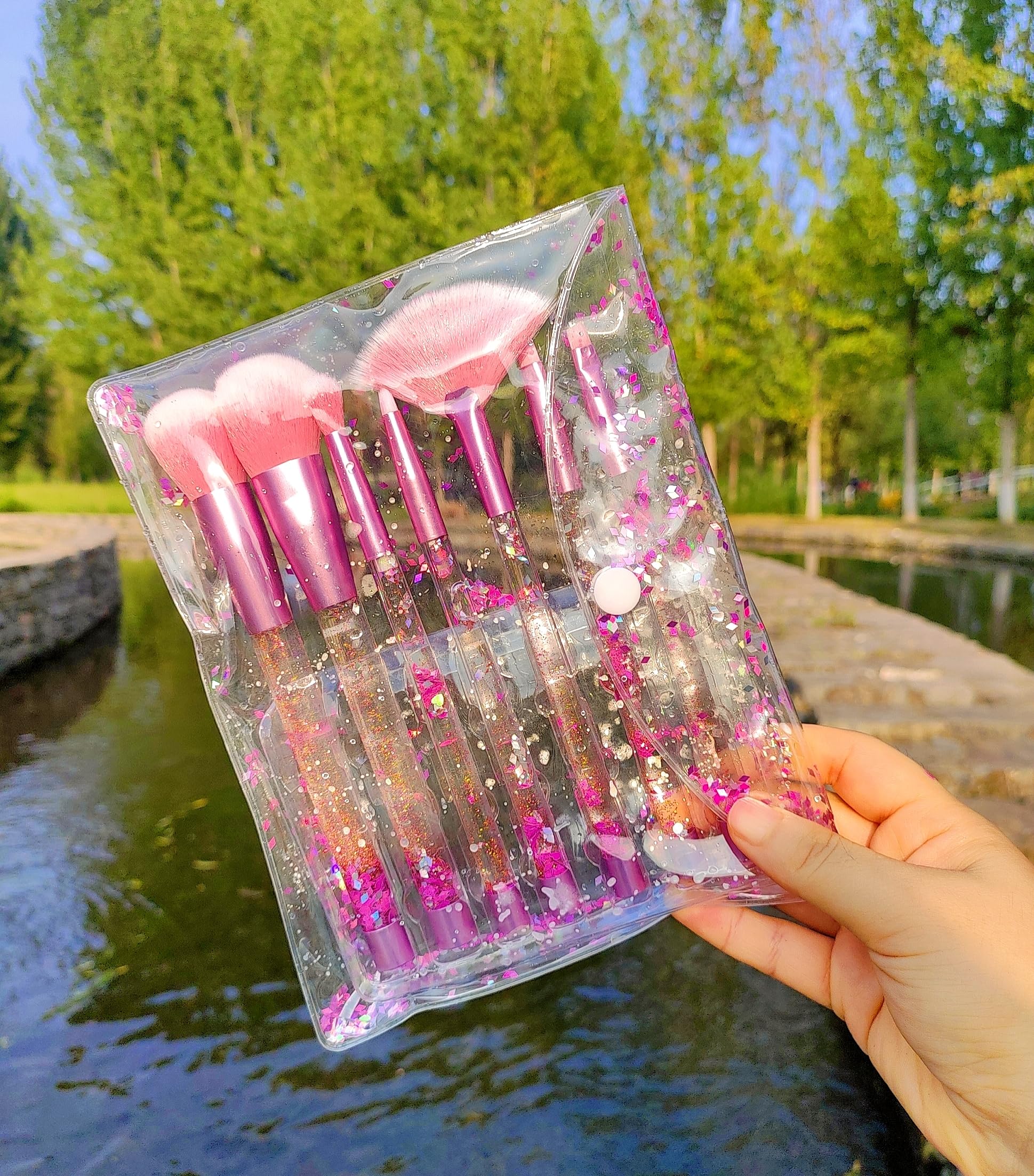 RAEEIKPHZ Lip and eye brushes enable precise, versatile makeup application.