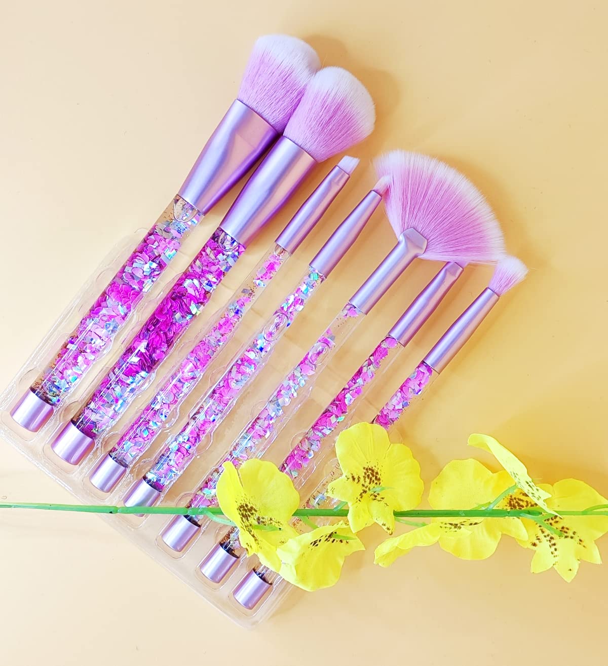 RAEEIKPHZ Powder brush helps even coverage for natural-looking results.