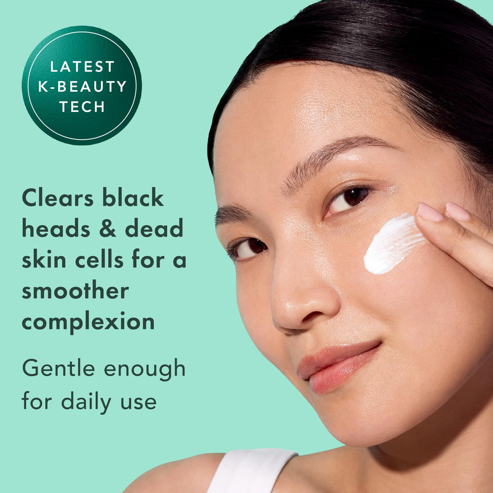Rael Miracle Clear foam on hand provides gentle cleansing with a light, creamy lather