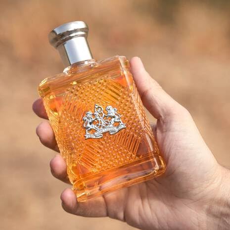 Ralph Lauren Safari EDT pulse-point spray on wrists conveying adventurous scent trail