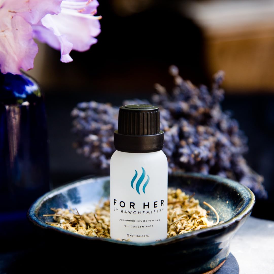 RawChemistry for Her extra strength concentrate bottle detail conveys concentrated performance.