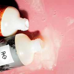 R+Co Bel Air shampoo application demonstrates rich lather and detangling ease