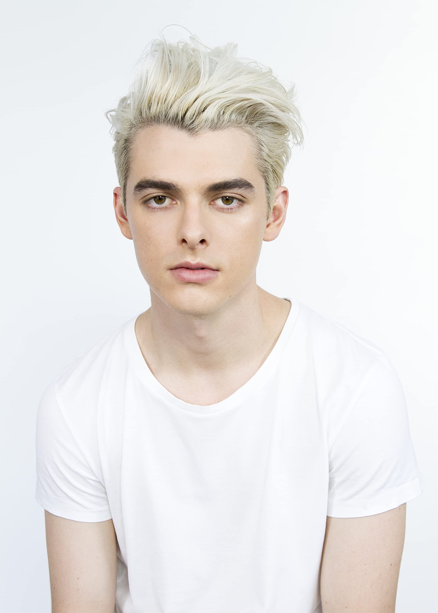 rco control flexible paste model hair demonstrates flexible hold with a natural look