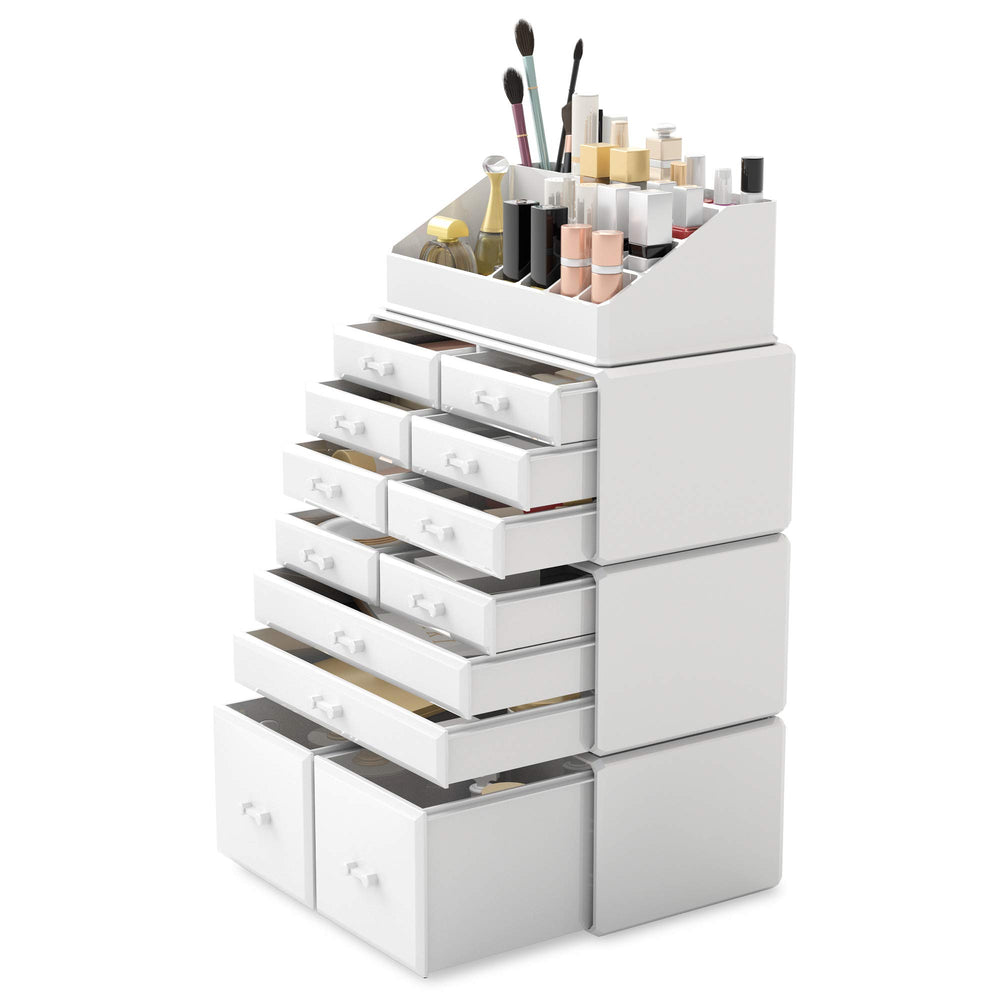 READAEER makeup organizer mesh liner protects jewelry and keeps items secure.