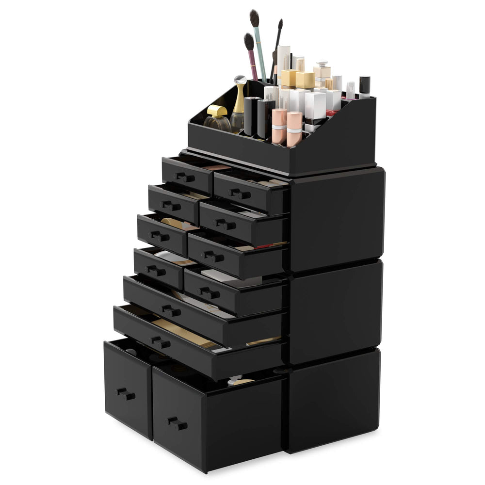 READAEER mesh liner protects jewelry inside the organizer during daily use.