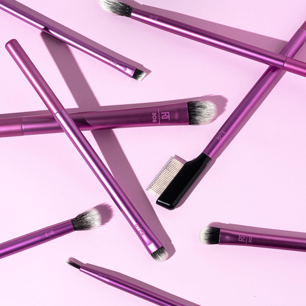 Real Techniques 312 Lash Separator keeps lashes clump-free between coats.
